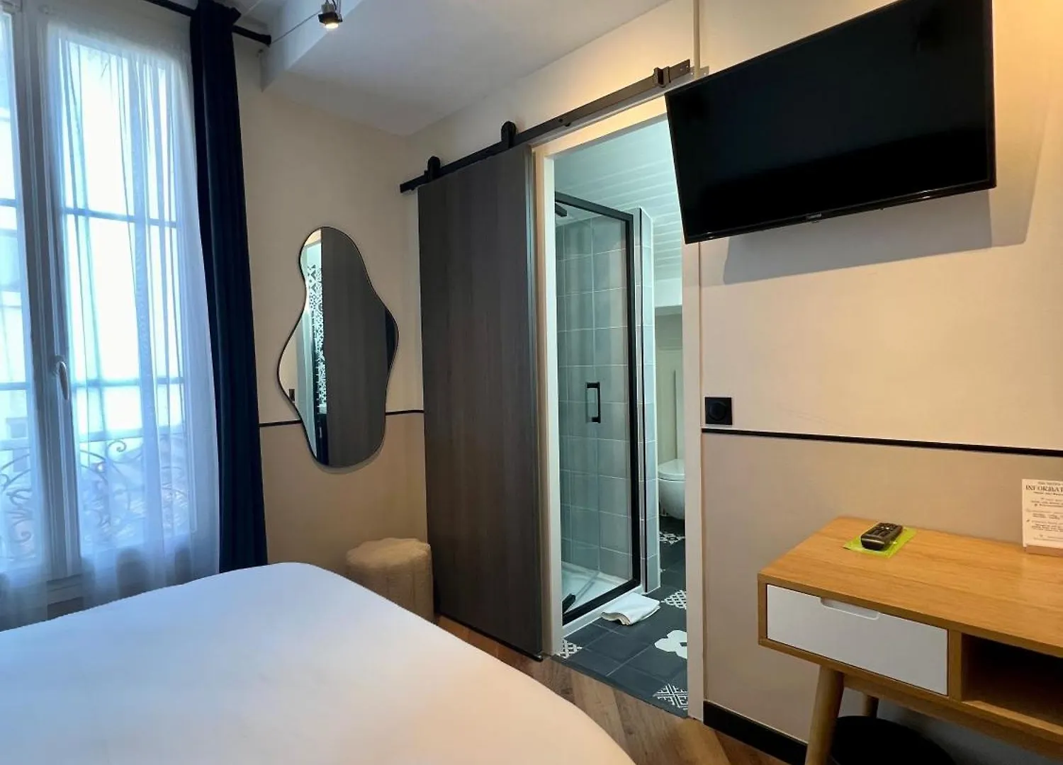Hotel Des Beaux Arts 2*